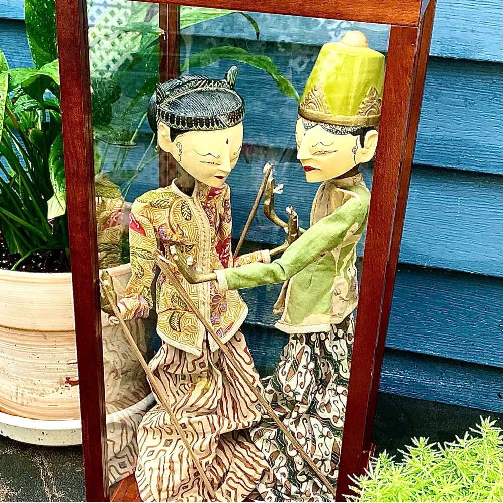 Marionettes 16.5 & 15” vintage Wayang Golek Asian Puppets & wood case